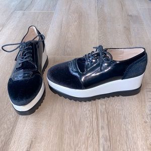 ✨size eu 37 / us 6.5 NIO NIO black & white platform creepers✨